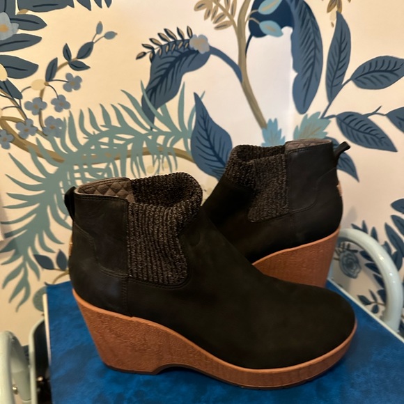 Dr. Scholl's Shoes - Amazing condition Dr. Scholl’s clog booties